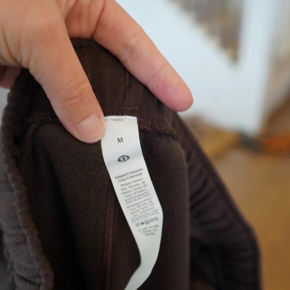 Lululemon Sweatpants Womens Medium Chocolate Brown Tapered Fit Elastic Waist - Picture 4 of 7